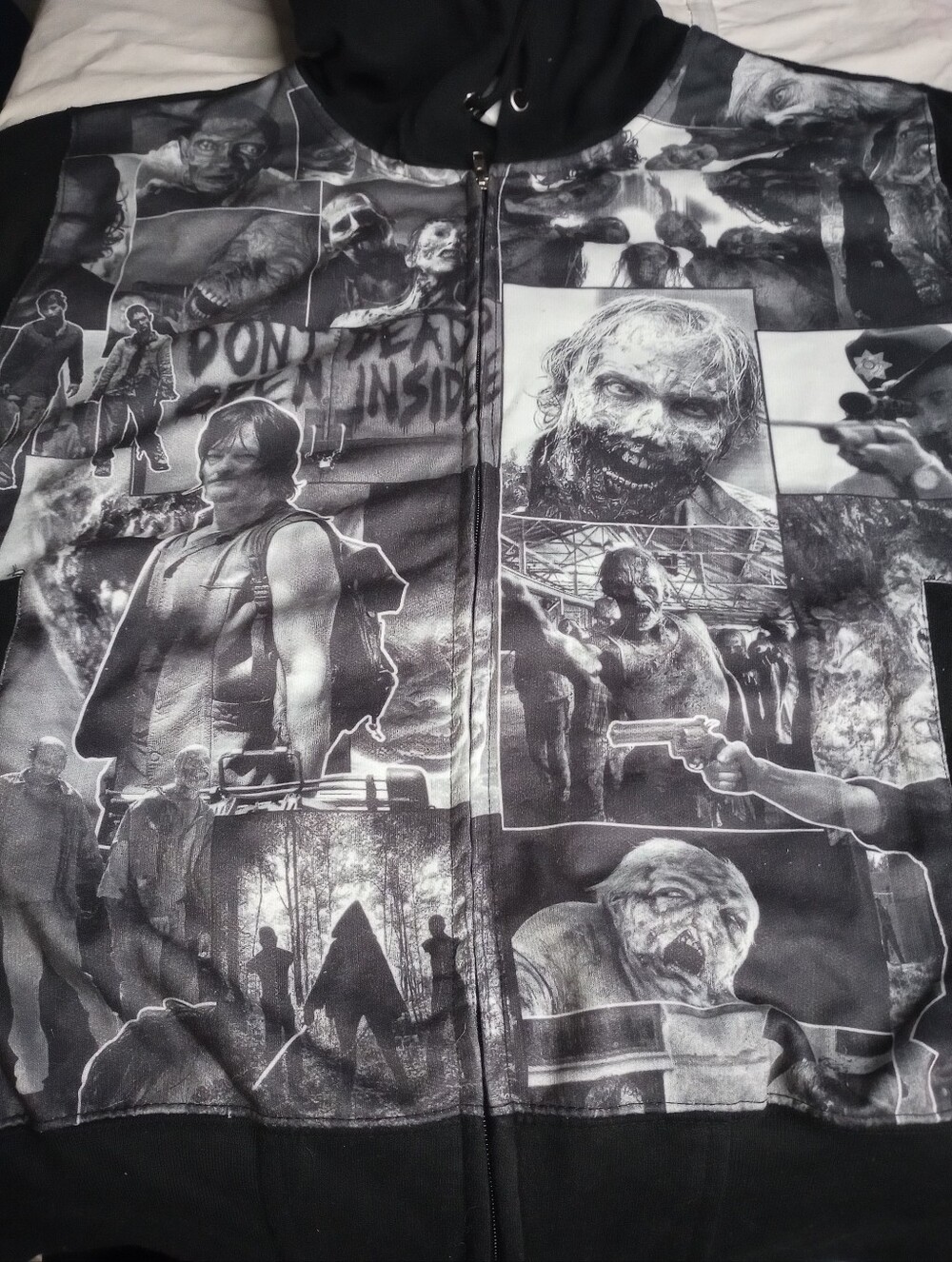 The Walking Dead Collage Black Graphic Zip Hoodie Jacket - Men Large - Picture 2 of 4